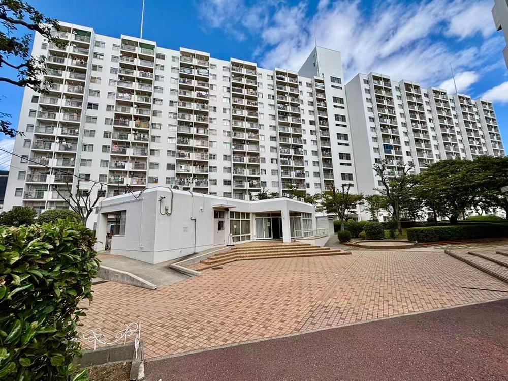 3DK apartment in Minato Ward, Osaka - Photo 1