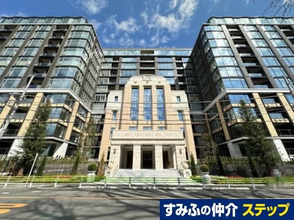 1LDK+S apartment in Minato Ward, Tokyo - Photo 1