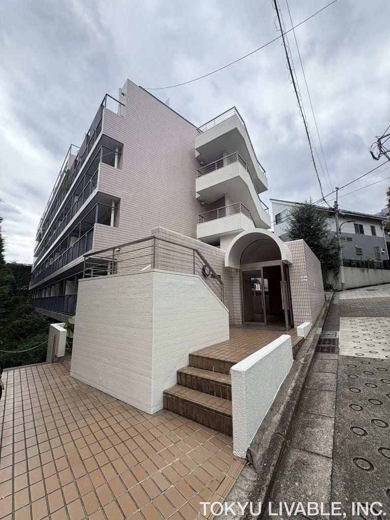 1LDK+S apartment in Shinjuku Ward, Tokyo - Photo 1