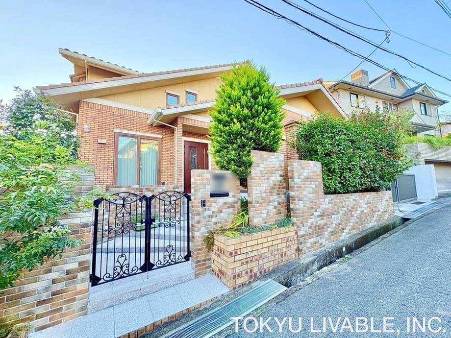 4LDK house in Toyonaka, Osaka - Photo 1