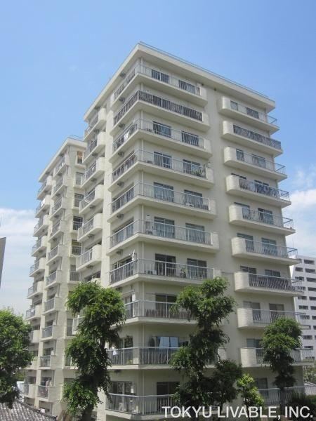 4LDK apartment in Minato Ward, Tokyo - Photo 1
