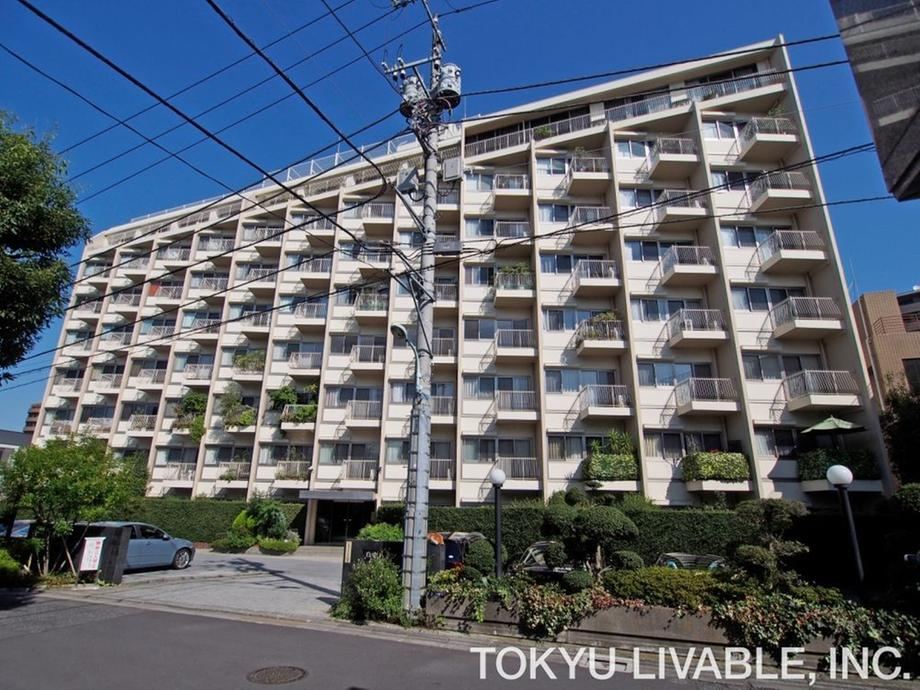 3LDK apartment in Minato Ward, Tokyo - Photo 1