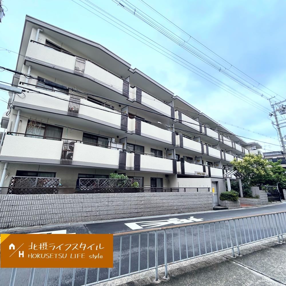 3DK apartment in Toyonaka, Osaka - Photo 1
