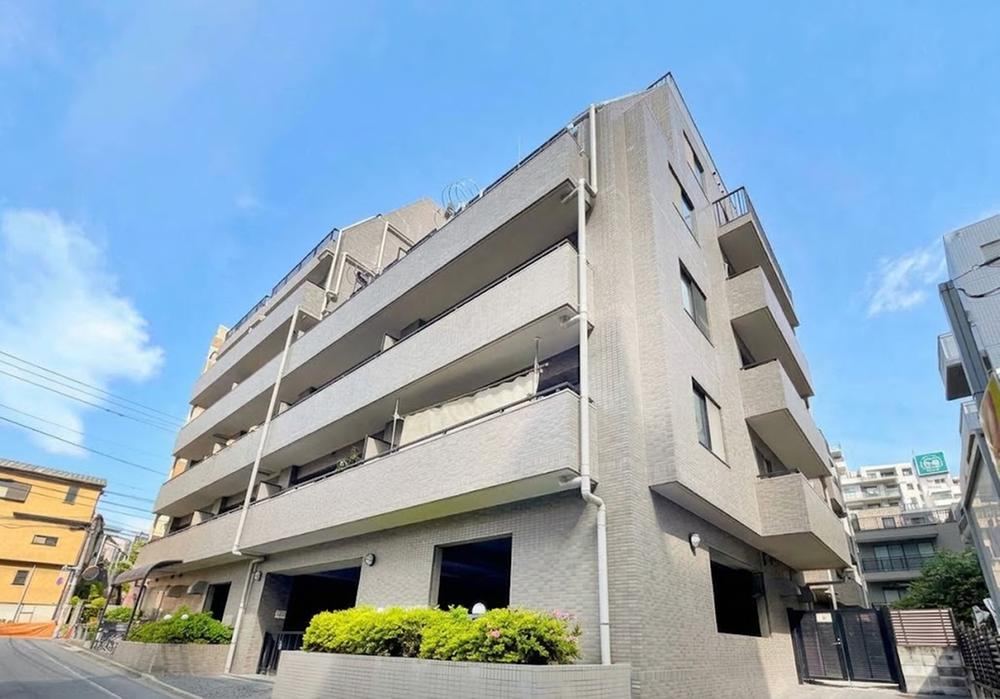 3LDK apartment in Bunkyo Ward, Tokyo - Photo 1