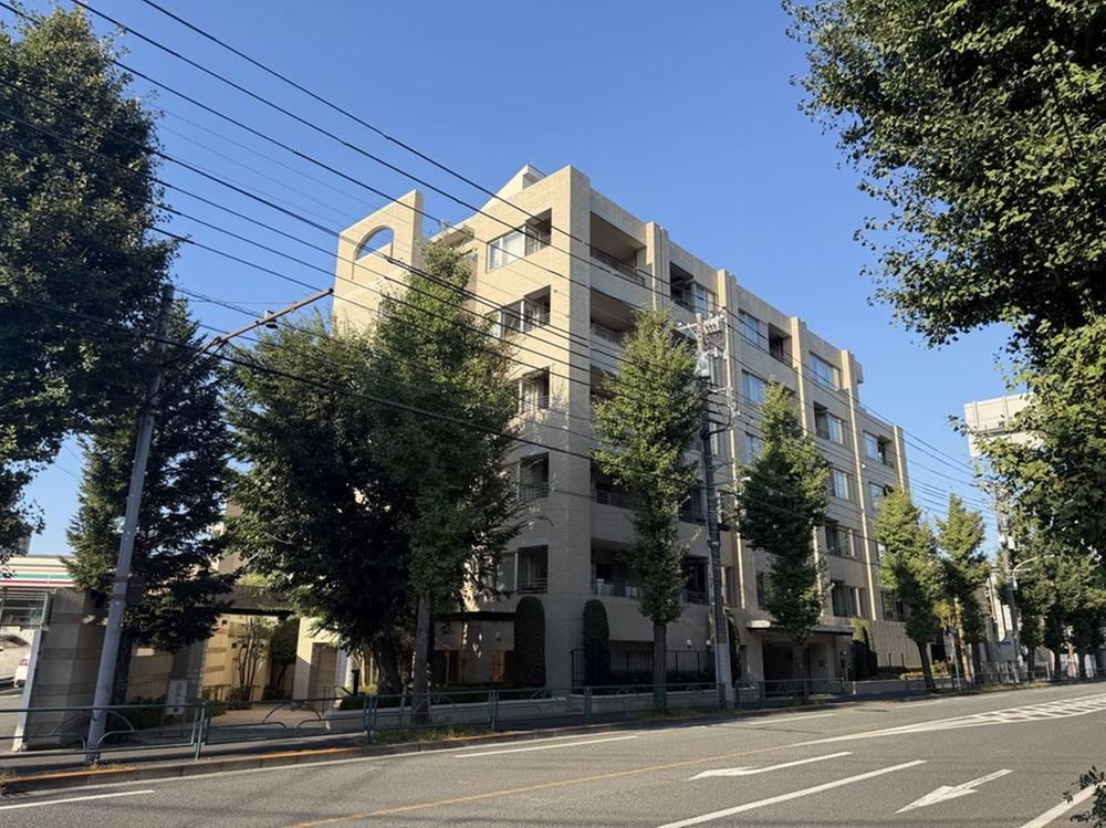 3LDK apartment in Komae, Tokyo - Photo 1