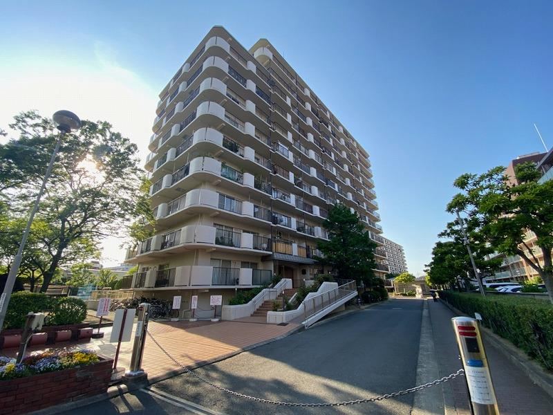 2LDK+S apartment in Higashiosaka, Osaka - Photo 1