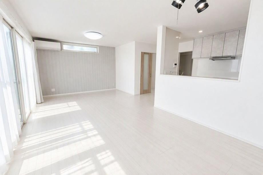3LDK+S house in Higashinari Ward, Osaka - Photo 1