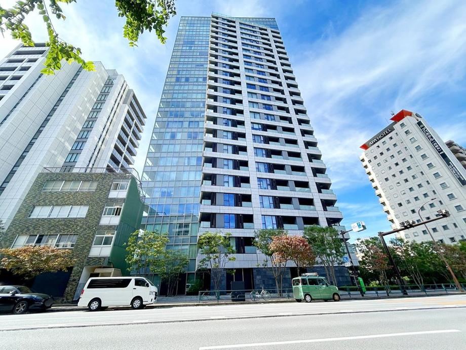 2LDK apartment in Minato Ward, Tokyo - Photo 1