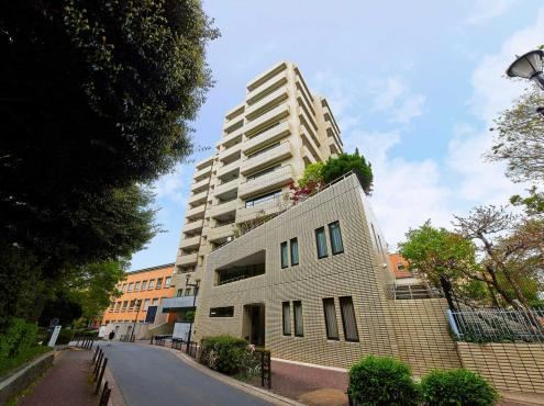 3LDK apartment in Minato Ward, Tokyo - Photo 1