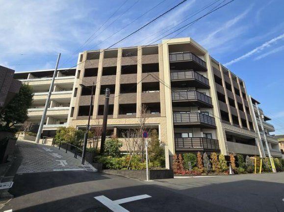 1LDK apartment in Shinjuku Ward, Tokyo - Photo 1