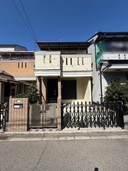 4LDK house in Higashiosaka, Osaka - Photo 1