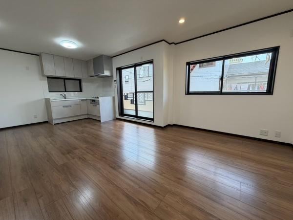 4LDK house in Higashiosaka, Osaka - Photo 1