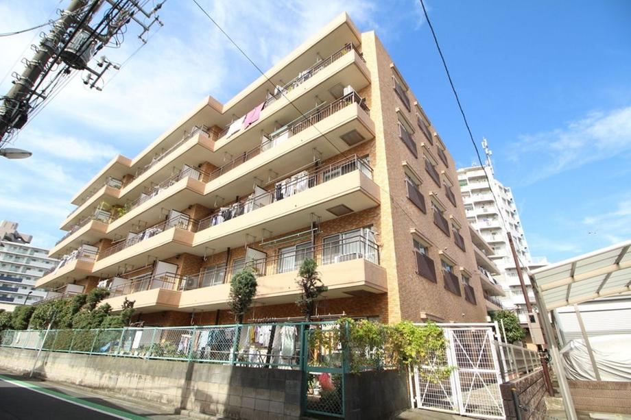 2LDK apartment in Katsushika Ward, Tokyo - Photo 1