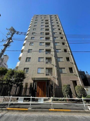 3LDK apartment in Shinjuku Ward, Tokyo - Photo 1