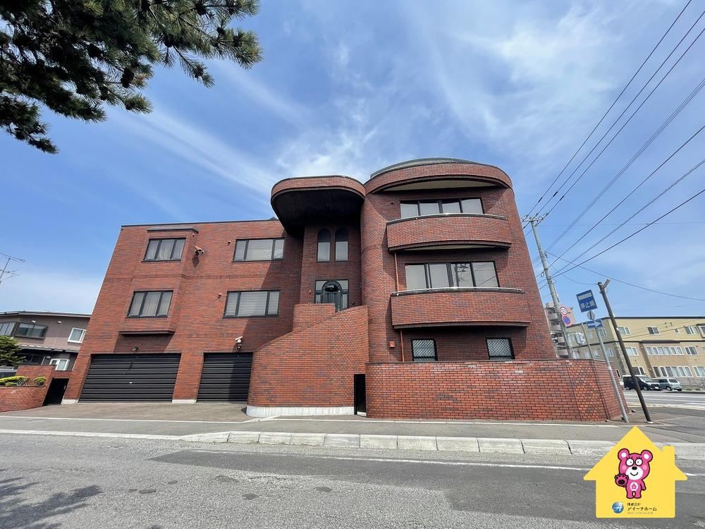 Spacious 5LDK Detached House with Ocean Views in Hakodate - Photo 1