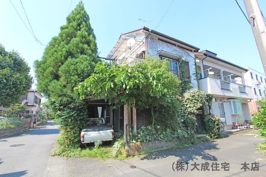 Charming House with Built-in Garage - Photo 1
