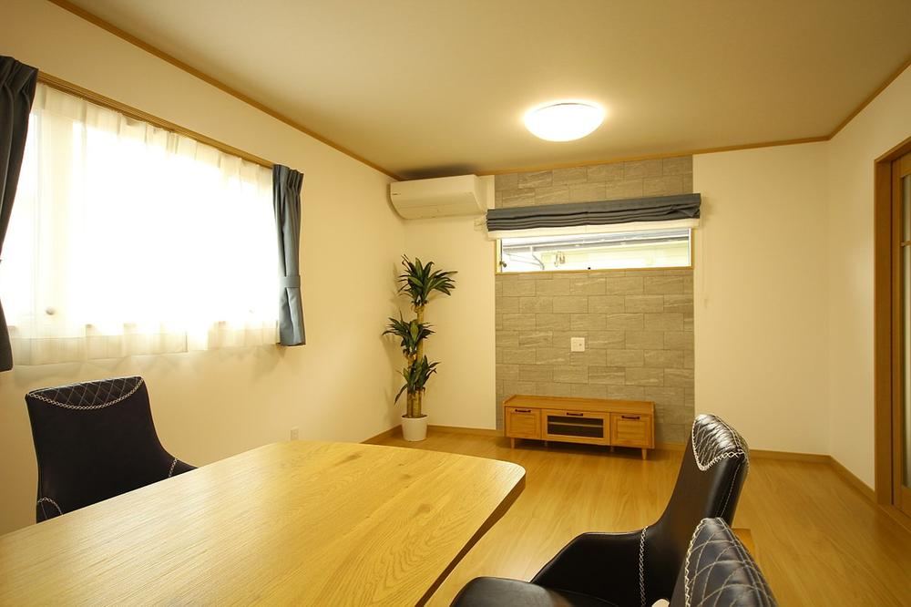 Renovated 5LDK House with Natural Materials in Nishida - Photo 1