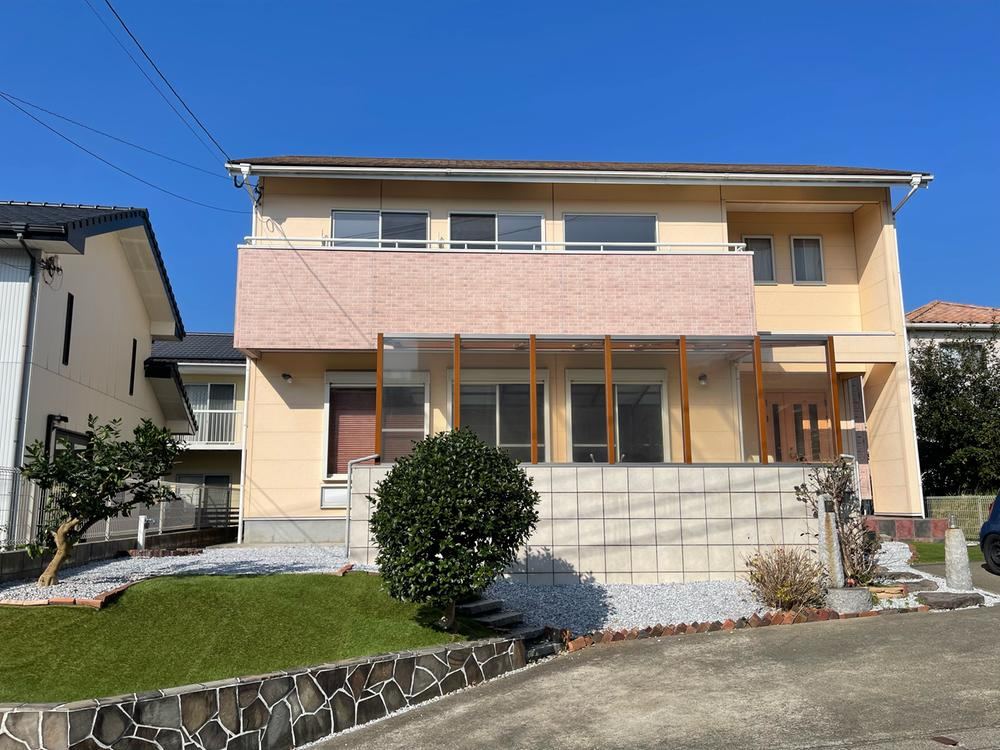 Custom 3LDK House with Natural Materials in Okagaki - Photo 1