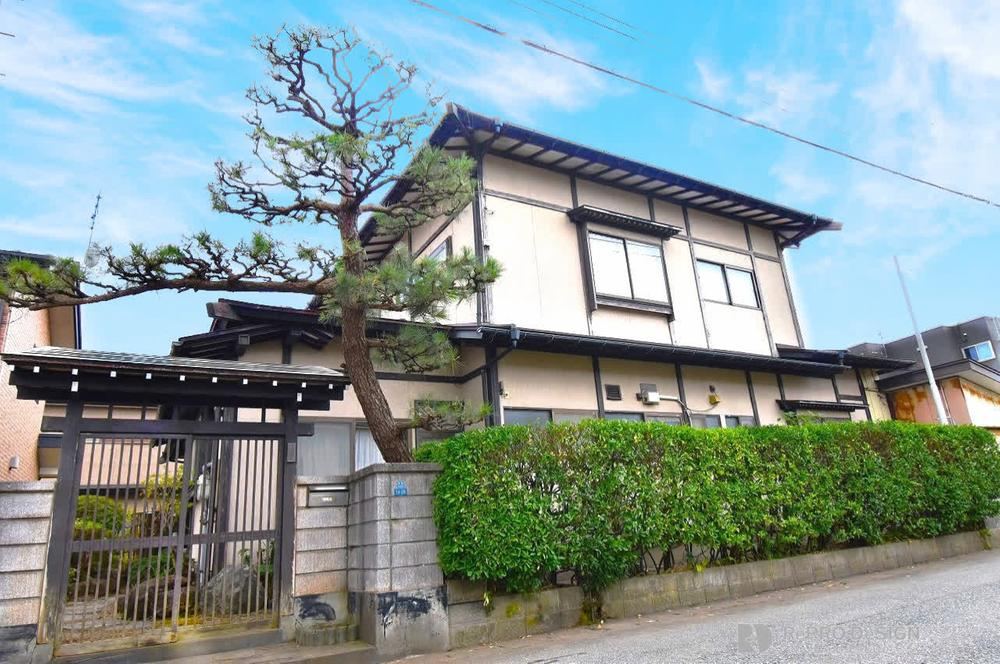 8DK Detached House in Shinoya Minami Hama, Akita - Photo 1