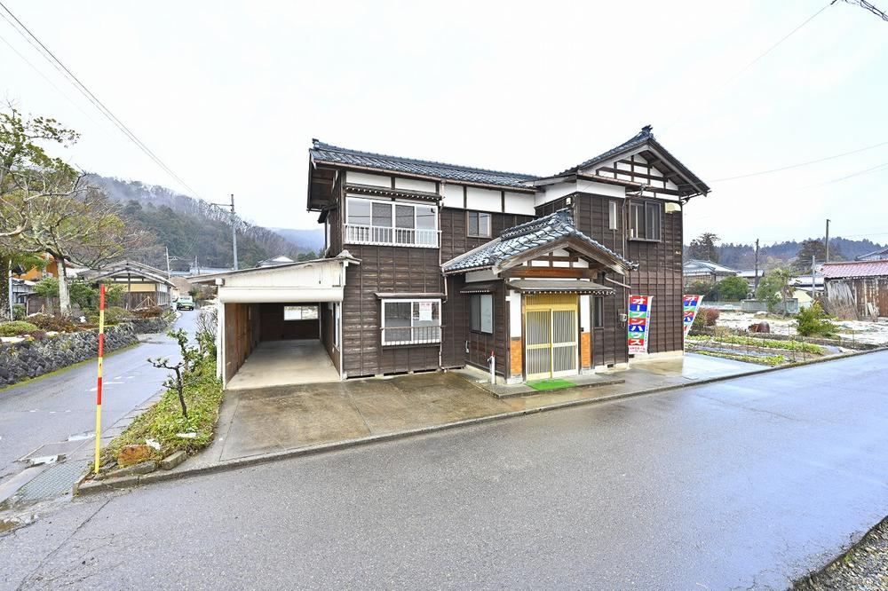Spacious 5LDK House in Hiso - Photo 1