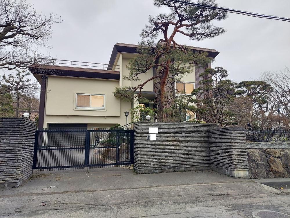 Spacious 5LDK House with Basement in Otaru - Photo 1