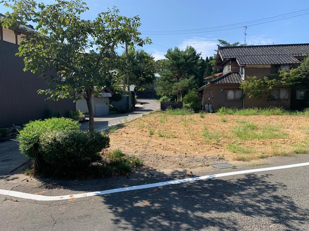 356 m² land in Komatsu, Ishikawa - Photo 1