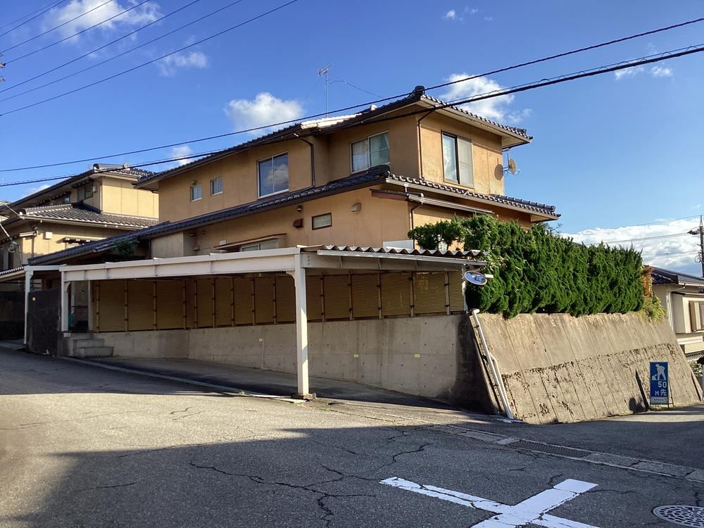 Spacious 8LDK Home with Garage in Kanazawa - Photo 1