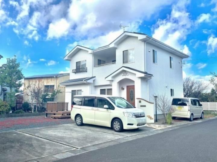 Modern 4SLDK House with Solar Power in Yaizu - Photo 1