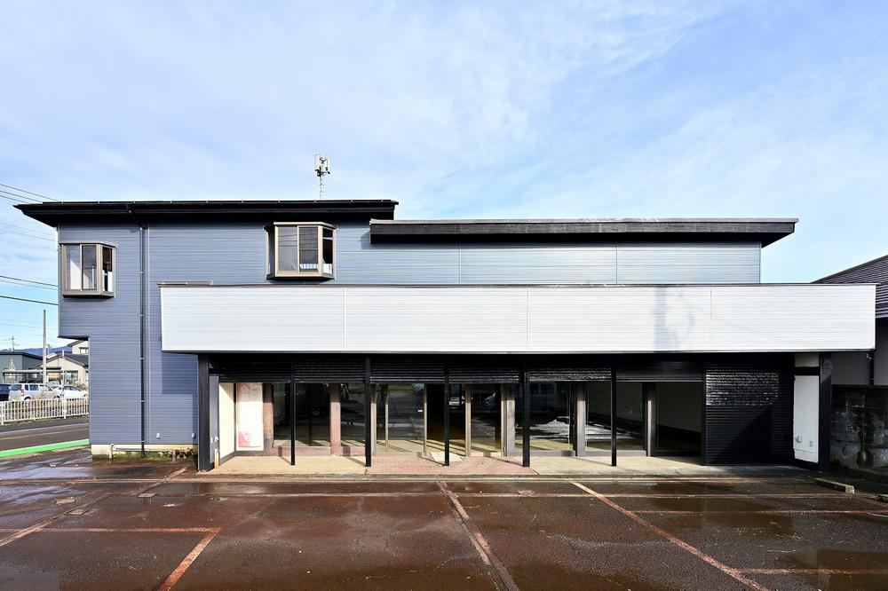 Commercial Potential House Near Station in Niigata - Photo 1