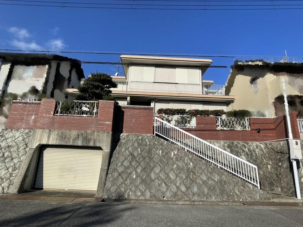 Spacious 6DK House with Garage in Takarazuka - Photo 1