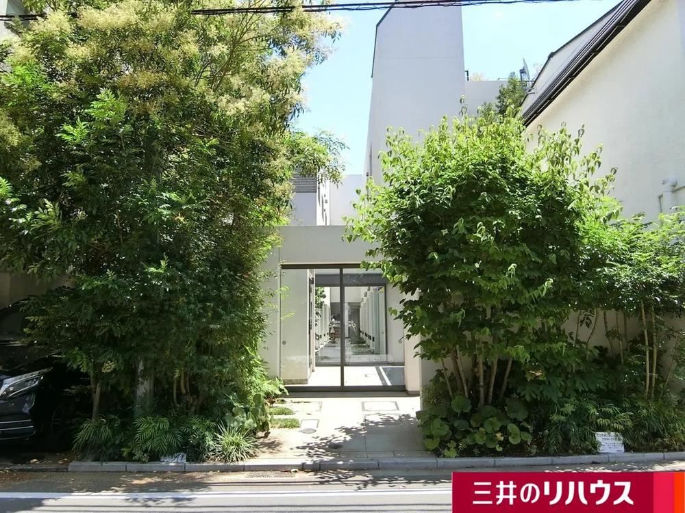 Stylish 1LDK Apartment in Kichijoji, Near Station - Photo 1