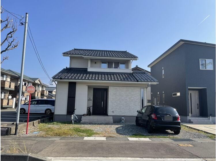 Beautiful 4LDK Home Near Schools and Hospitals - Photo 1