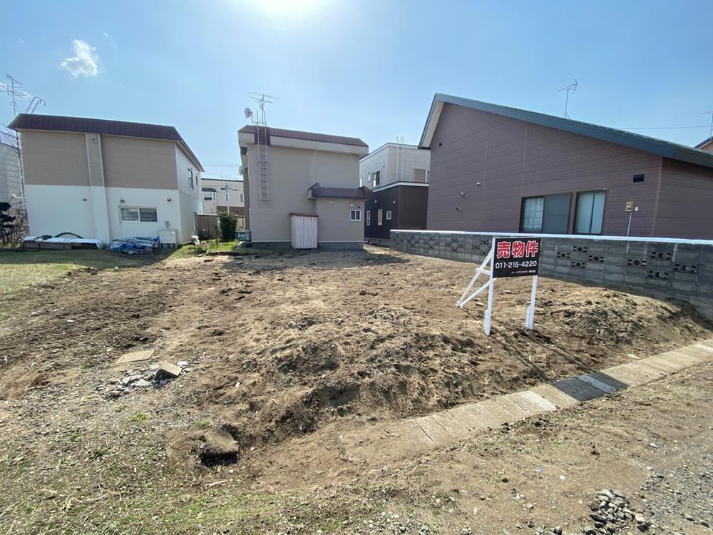 Residential Land with No Building Conditions in Hanakawa Minami 4-jo - Photo 1