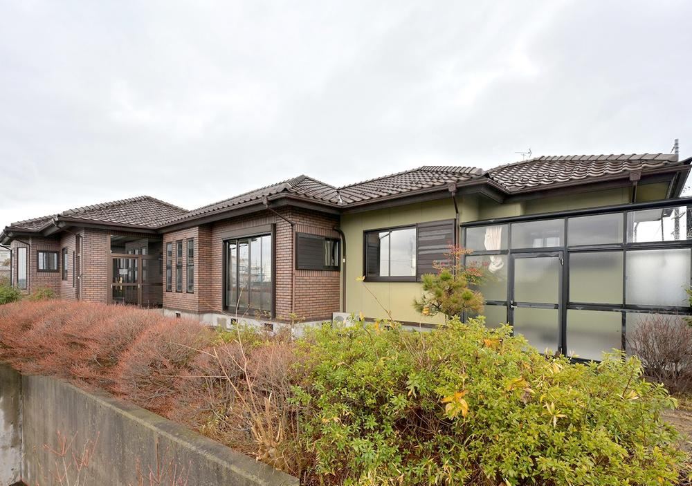 Spacious 5LDK Bungalow with Scenic Views in Niigata - Photo 1