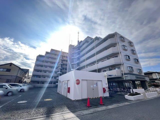 Spacious 3LDK Apartment in Bigno-nishi, Kasukabe - Photo 1