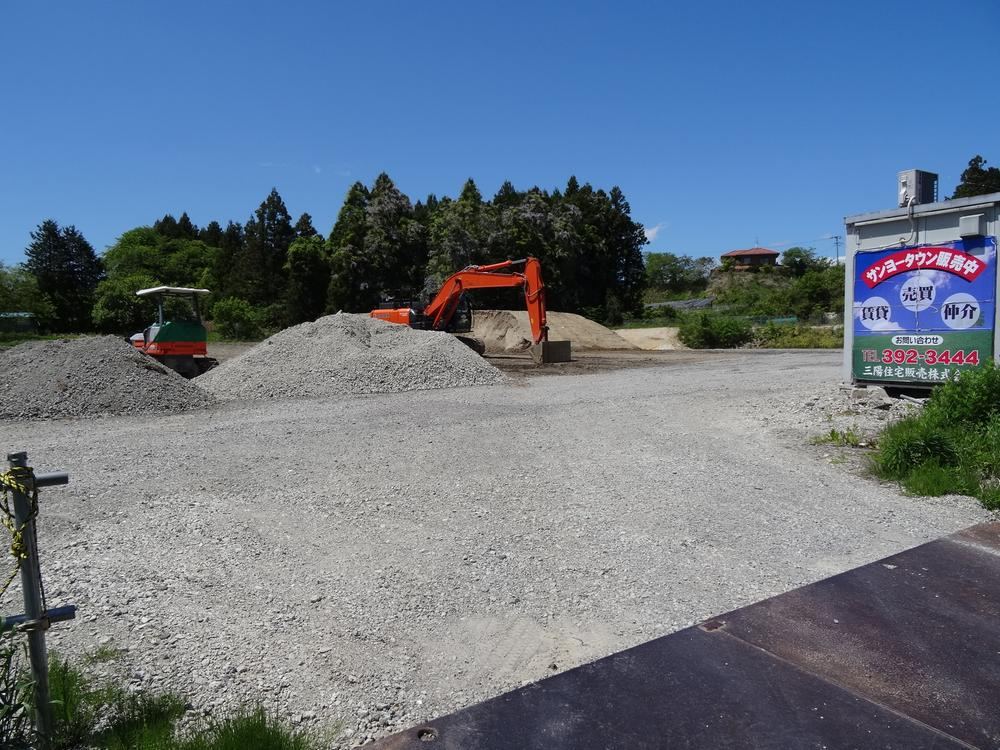 Spacious Land Ideal for Business in Osaki - Photo 1