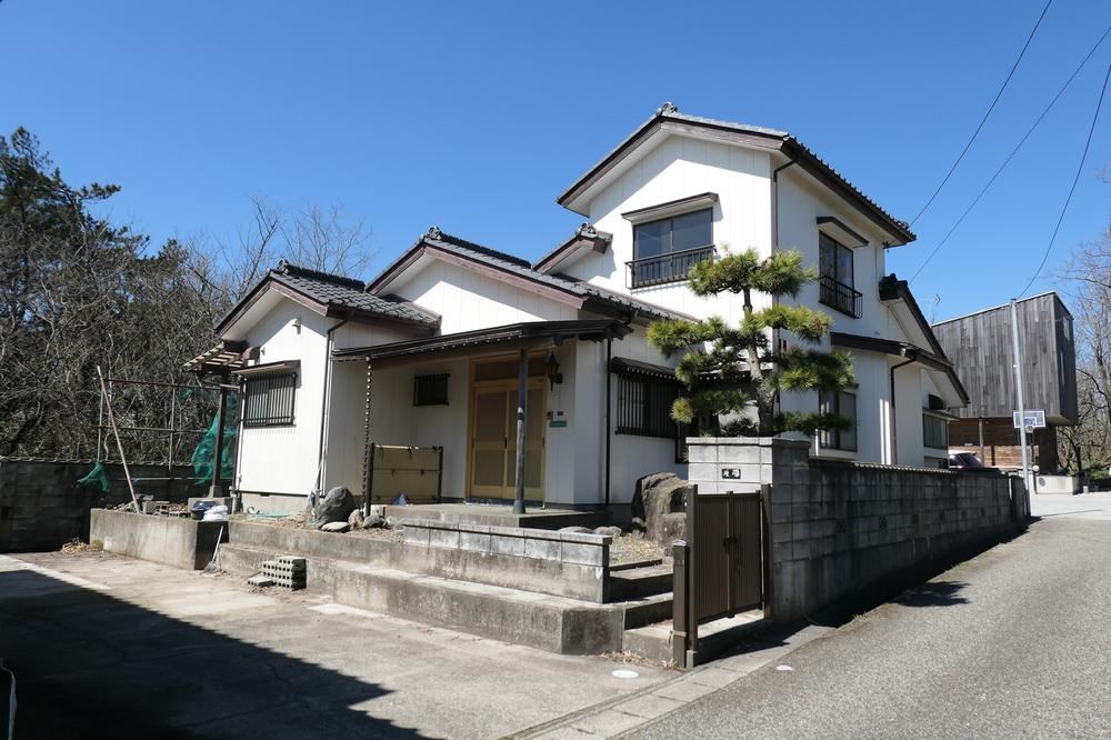 5LDK House in Kamishinae, Niigata - Photo 1
