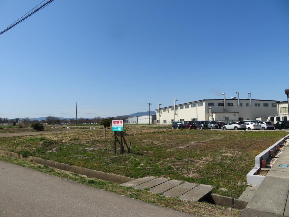 Spacious Land with Scenic Views in Niigata - Photo 1