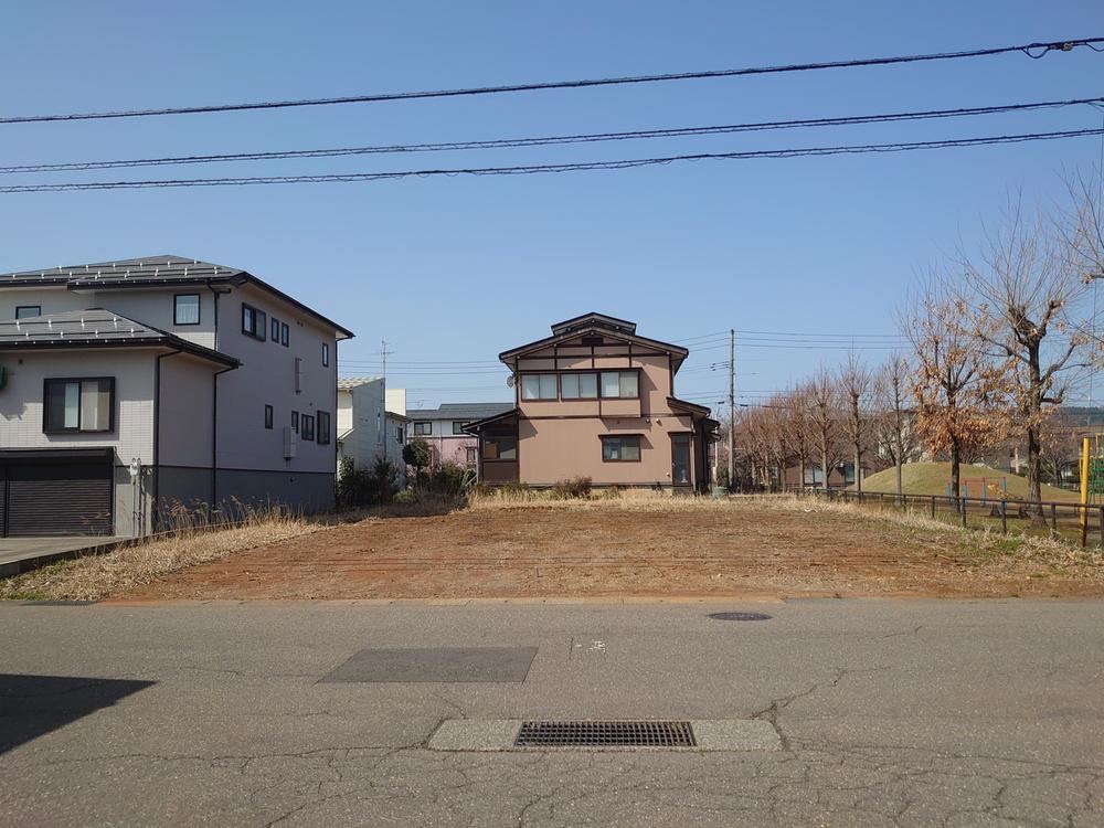 Land for Sale with Construction Conditions in Kasugayama - Photo 1