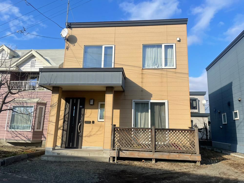 Charming 3LDK Home with Deck in Tomioka - Photo 1