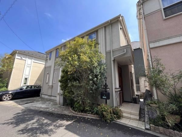Modern 3LDK Detached House with Loft Near Ebisu Station - Photo 1