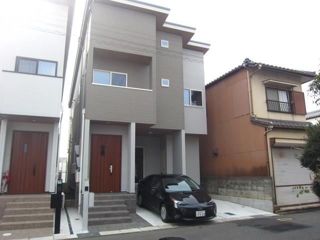 3LDK Home with Solar Power in Higashino - Photo 1