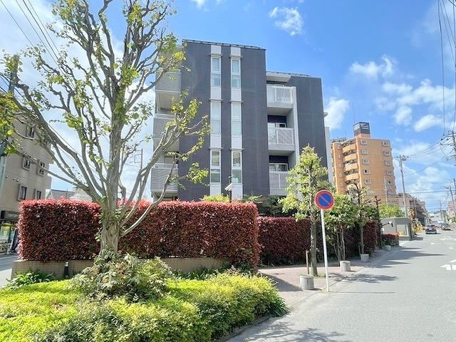 Bright 4LDK Corner Apartment with Three Views - Photo 1