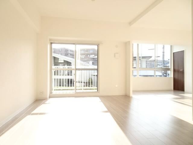 Renovated 4LDK Apartment with Pet-Friendly Features in Aoba - Photo 1