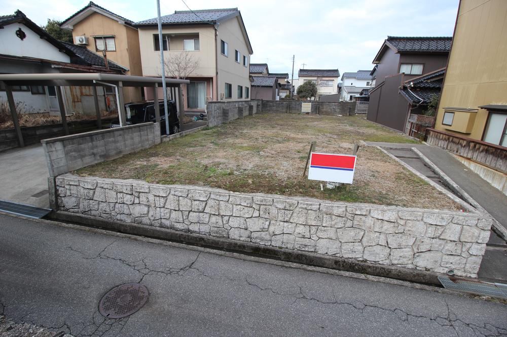 301 m² land in Takaoka, Toyama - Photo 1