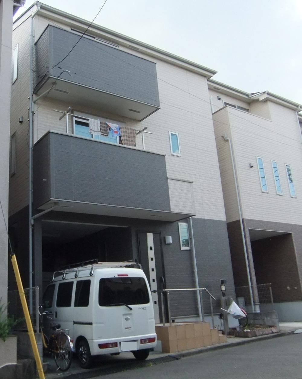 Spacious 4LDK Home with Built-In Garage - Photo 1