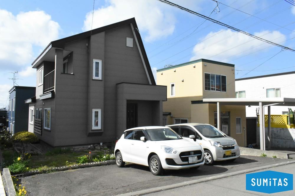 Well-Maintained 4LDK Home with Ample Parking in Kitahiroshima - Photo 1