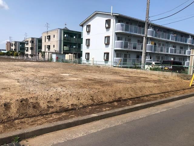 Wide Residential Land with No Building Conditions in Mito - Photo 1