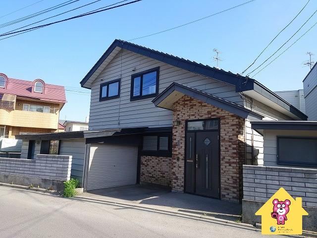 Desirable Corner Lot 4LDK House - Photo 1