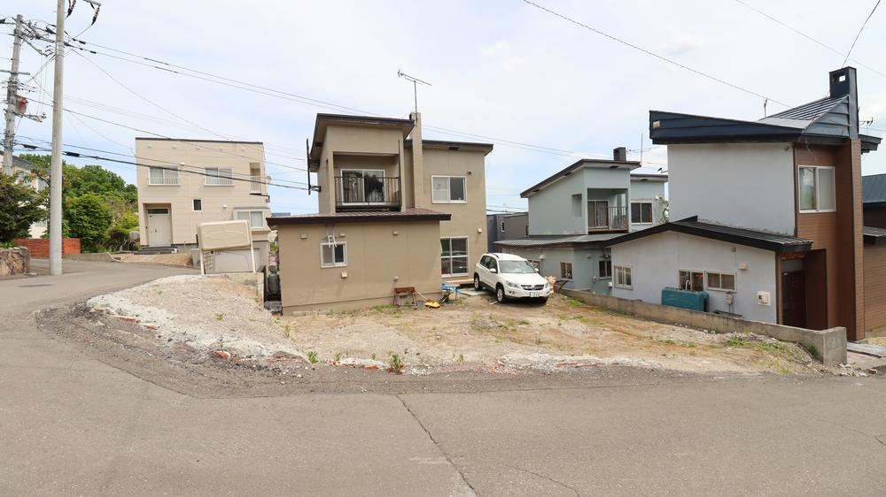 Bright Corner Lot in Nishi-no-7-Jo, Sapporo - Photo 1